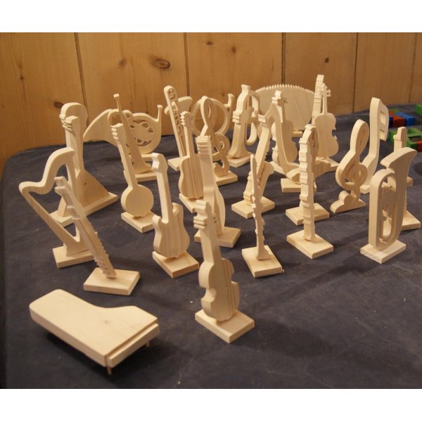 harmonika monteret p&aring; en base med musik tema h&aring;ndlavet massivt tr&aelig;