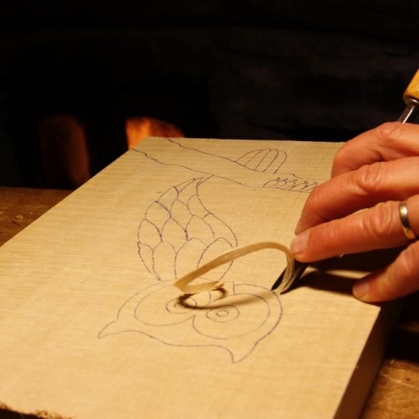 Lavt relief udsk&aring;ret ugle h&aring;ndlavet i Savoie