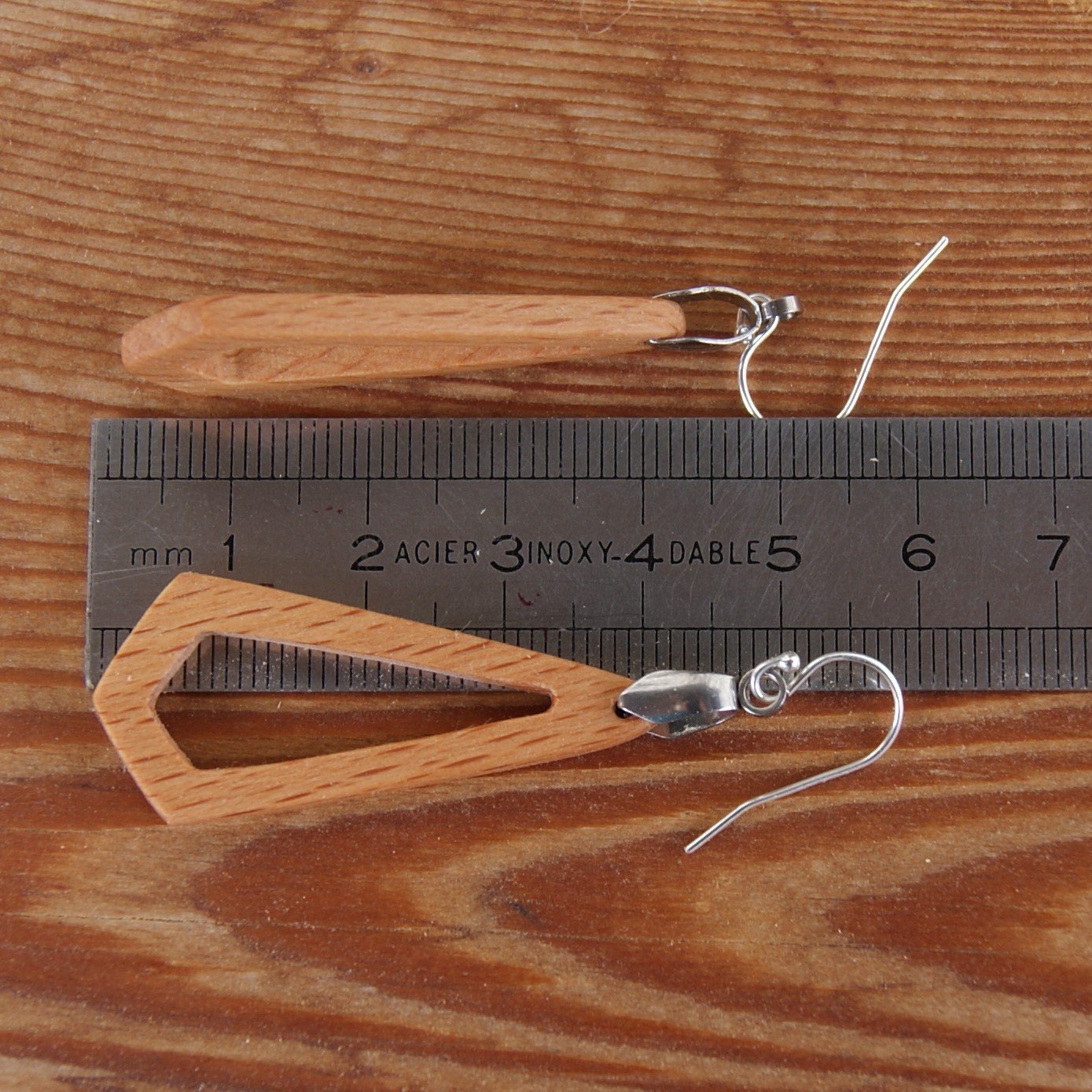 boucle d'oreille polygone ajour&eacute; en bois bijoux &eacute;thique en bois, bijou nature cir&eacute;, fait main