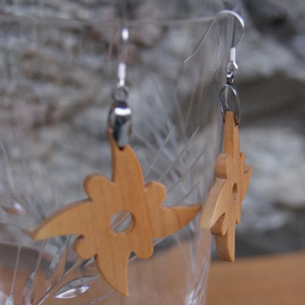 &oslash;reringe voksbehandlet kirseb&aelig;rtr&aelig;, h&aring;ndlavet