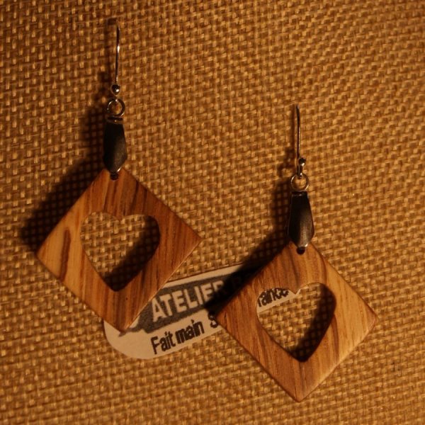 firkantede &oslash;reringe med egetr&aelig;shjerte etiske tr&aelig;smykker, tr&aelig;bryllup, Valentinsdag, h&aring;ndlavet