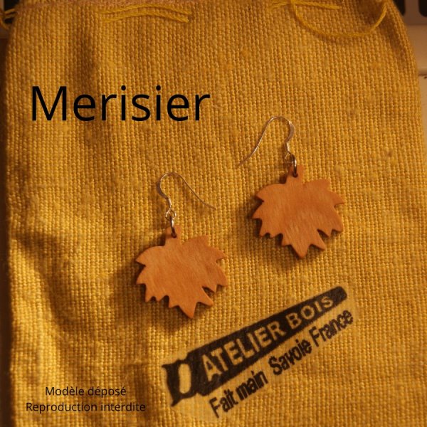 ahornblad &oslash;reringe lavet af b&oslash;getr&aelig; etiske tr&aelig;smykker, natur smykker, h&aring;ndlavede smykker