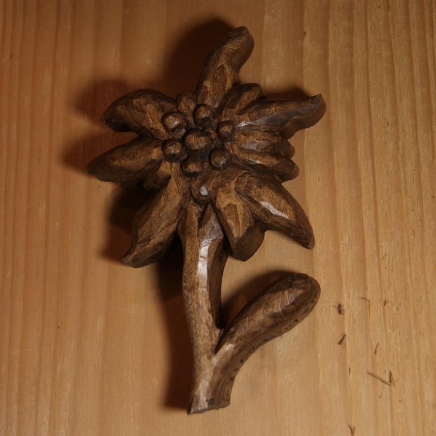 Edelweiss håndskåret og voksbehandlet i valnød, lindetræ, skulptur, indretning