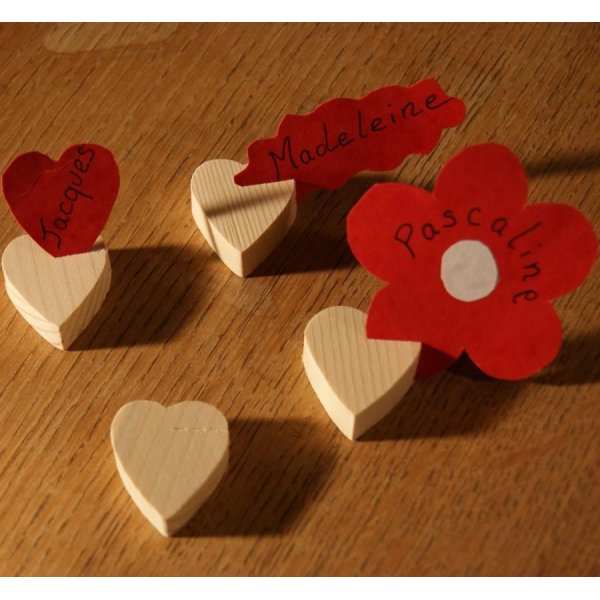 Solid gran hjerte bordkort, genanvendeligt, skal dekoreres, pr. 10, bryllupsnavnem&aelig;rke