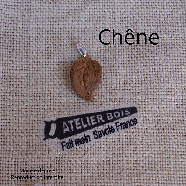 pendentif feuille ronde en bois nervur&eacute; cir&eacute; bijou &eacute;thique, fait main