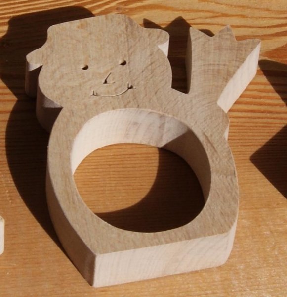 Servietring snemand og hans kost h&aring;ndlavet massiv b&oslash;g, juleborddekoration