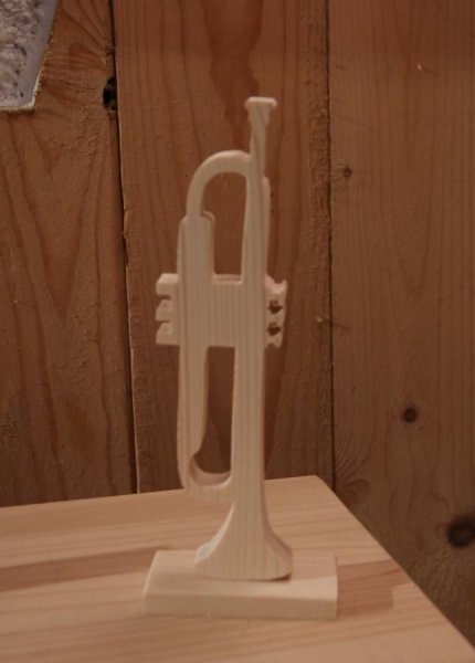 Lang tr&aelig;trompet 20cm, gran, musikalsk dekoration, trompetspiller gave, h&aring;ndlavet