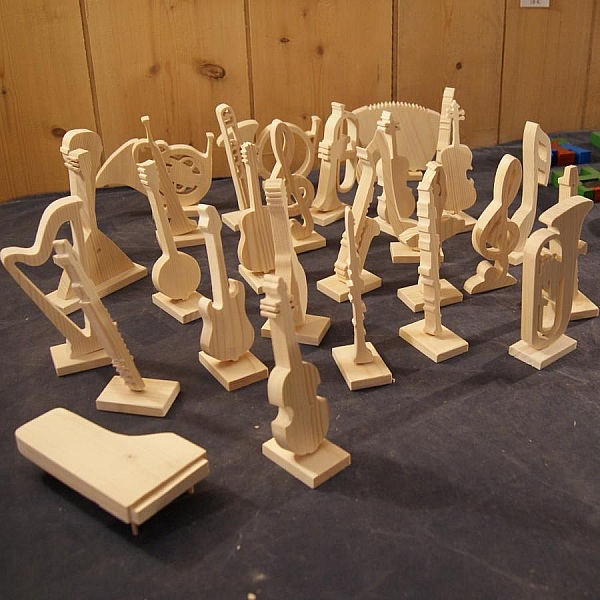 tr&aelig; viola da gamba p&aring; en base, bryllup centerpiece, musik tema